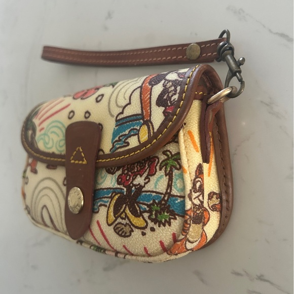 Dooney & Bourke RARE Aulani Hawaiian Mickey & Friends Wristlet, Disney – EUC - Picture 6 of 11